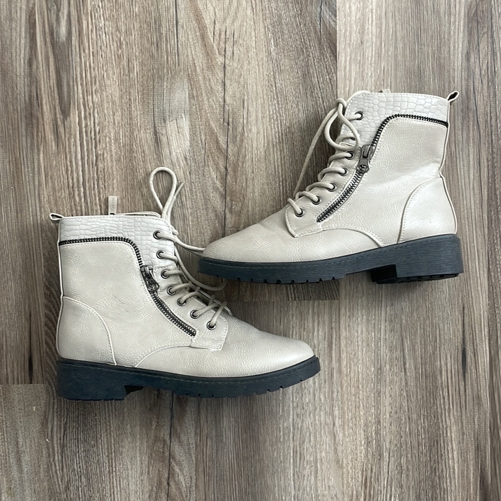 Wanted Women's Cream Ivory Lace Up Combat Moto Boots Size 7